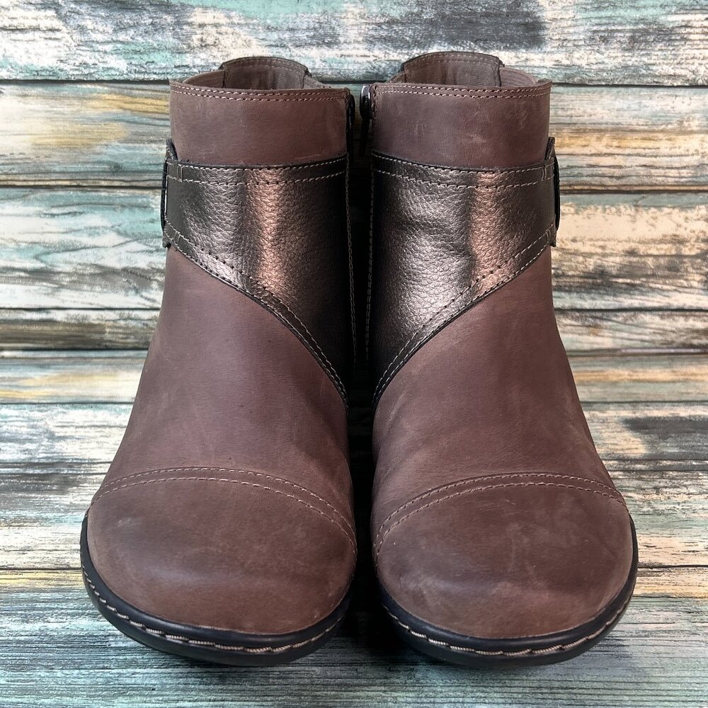 Clarks Boot Womens Sz 8M Brown Leather Ankle Zip Comfort Wedge Round Toe Dress